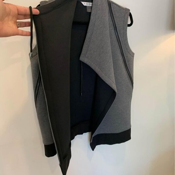 Bianca NYGARD vest. Size medium. Removable panels with zippers. Stunning! - Picture 2 of 8